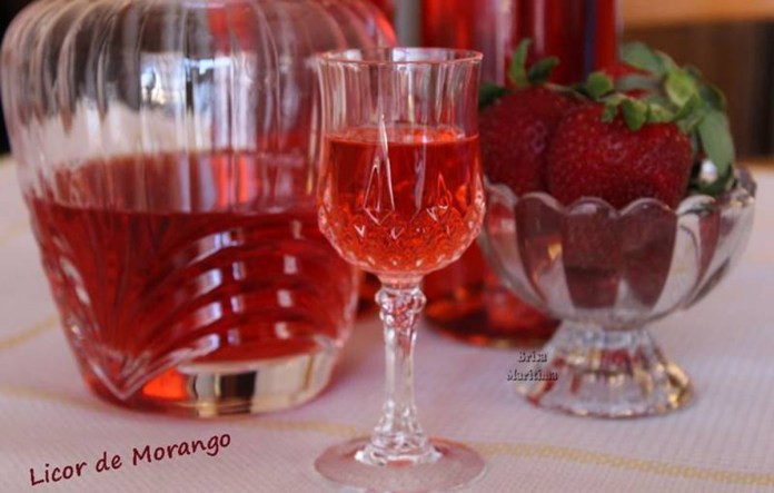Receita deliciosa de Licor de Morango (super fácil de fazer!)